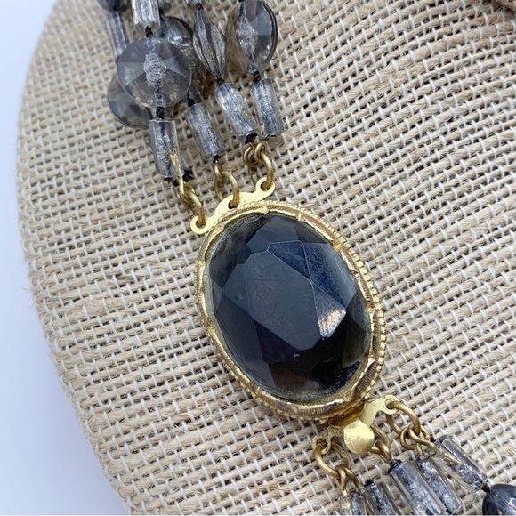 Vintage multistrand lightweight gray plastic bead necklace with decorative clasp - Picture 9 of 12